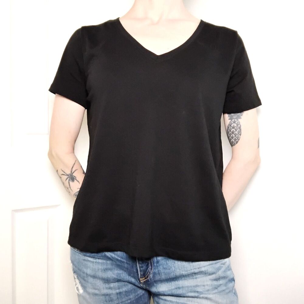H&M DIVIDED V-Neck Short Sleeve Tee Size Small Black